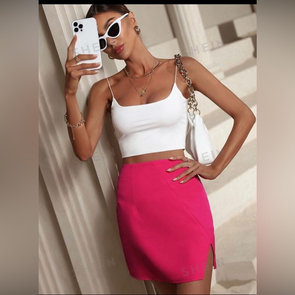 Hot pink mini skirt with split - Picture 8 of 9